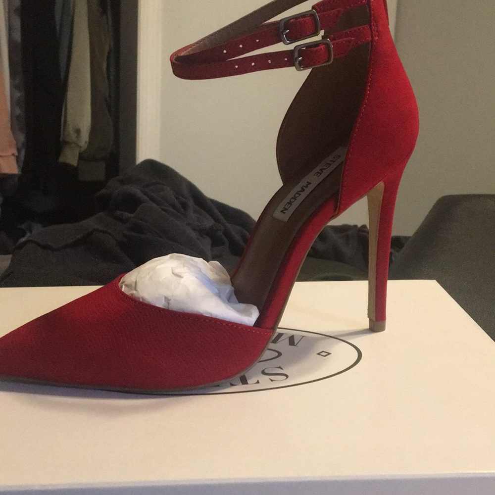 Steve Madden red nubuck pointed toe heels